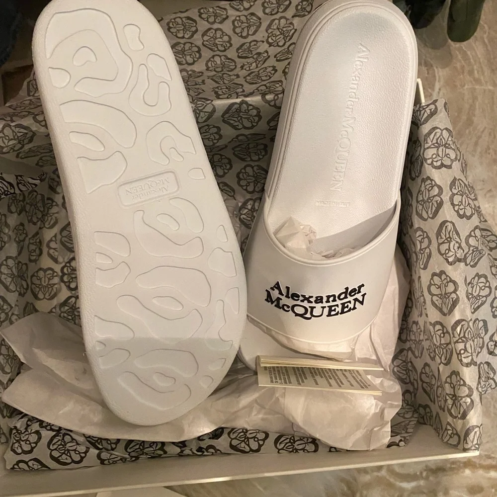 SOLD 💕New!! Alexander McQueen pool slides 💕 - Picture 6 of 8